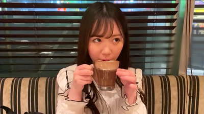 Siya ay isang kaibigan na kabilang sa parehong club sa unibersidad. At siya ang pinakakaakit-akit na babae sa club. Ito ay isang Japanese sexy na kapaligiran.